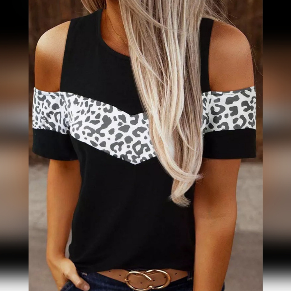 Black leopard top! Dee-licious